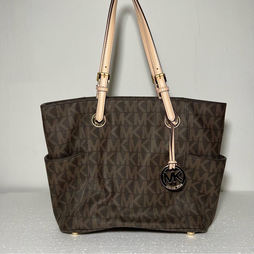 Michael Kors Classic Signature Voyager Tote